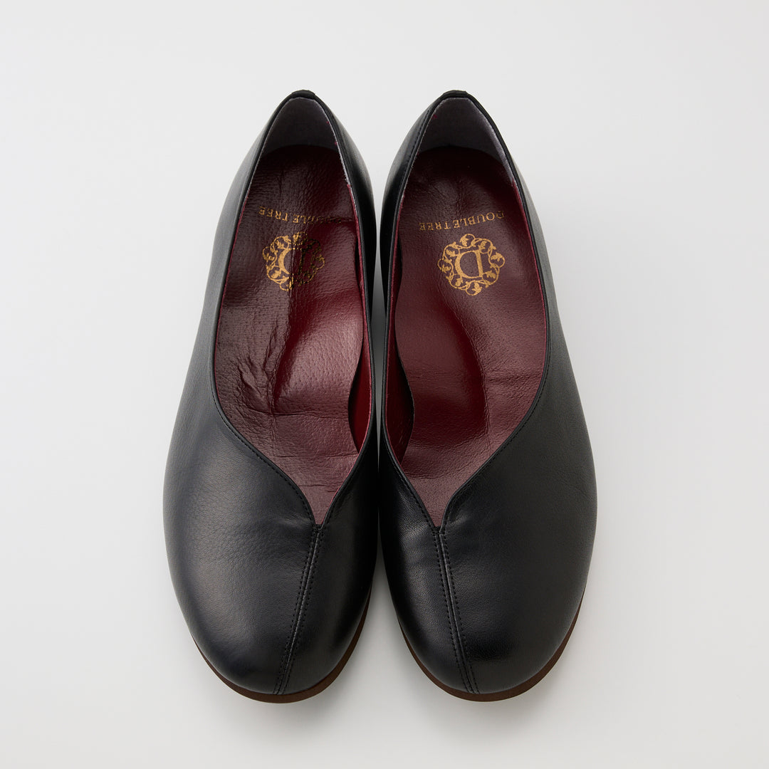 NINA | 3133｜BLACK 防水加工レザー アシンメトリー Vカット フラットパンプス