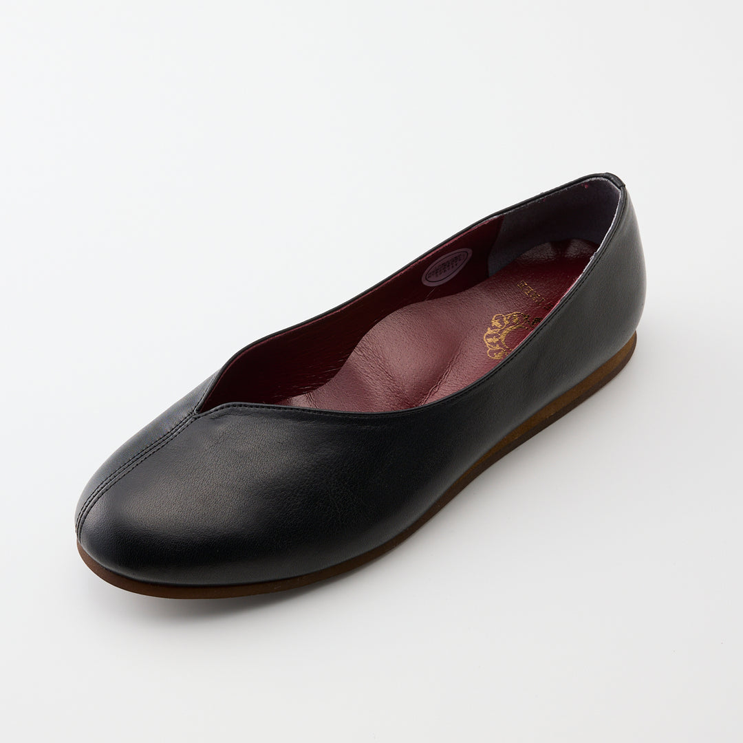 NINA | 3133｜BLACK 防水加工レザー アシンメトリー Vカット フラットパンプス