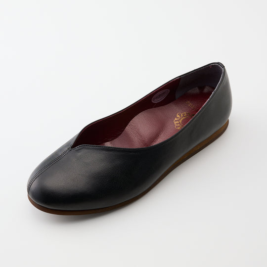 NINA | 3133｜BLACK 防水加工レザー アシンメトリー Vカット フラットパンプス