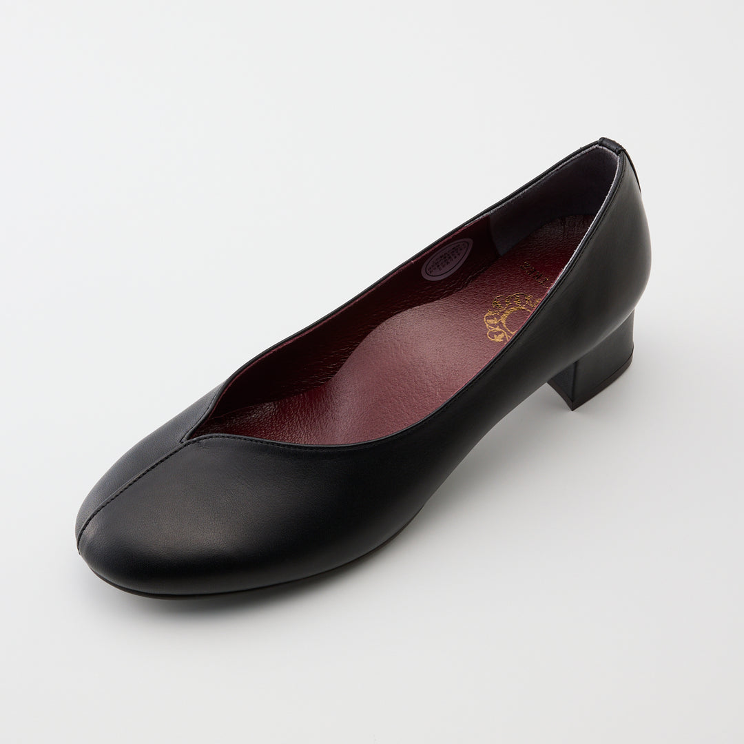 SOFIA | 1102｜BLACK 防水加工レザー Vカット パンプス