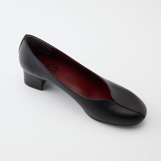 SOFIA | 1102｜BLACK 防水加工レザー Vカット パンプス