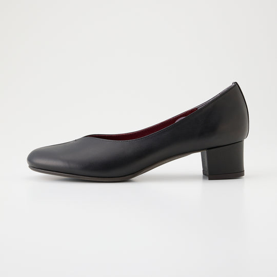 SOFIA | 1102｜BLACK 防水加工レザー Vカット パンプス