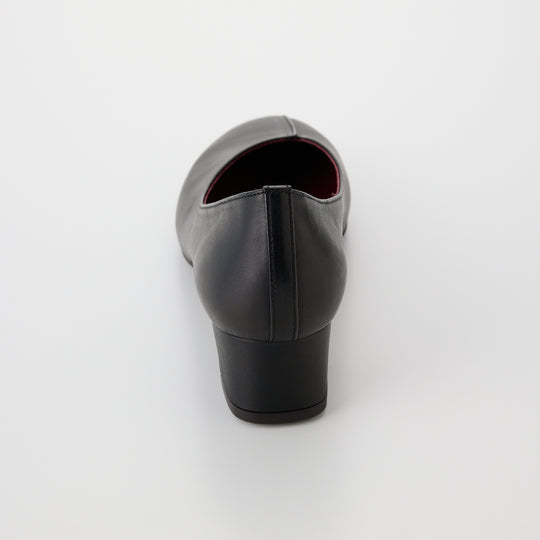 SOFIA | 1102｜BLACK 防水加工レザー Vカット パンプス