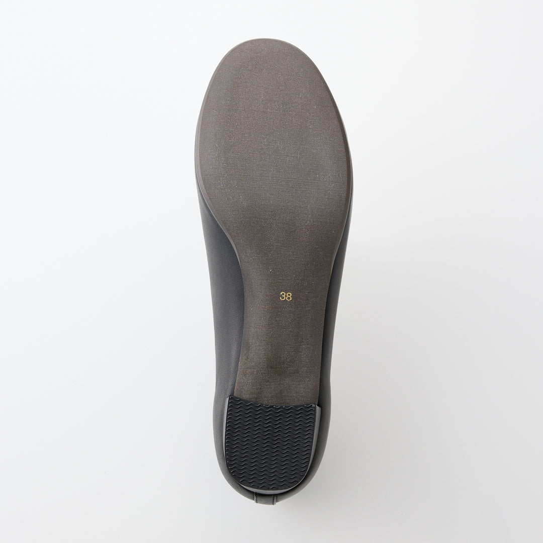 SOFIA | 1102｜BLACK 防水加工レザー Vカット パンプス