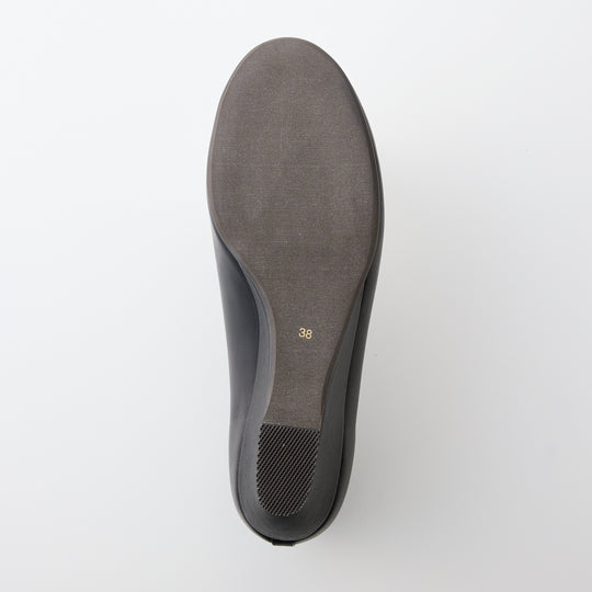 VALERIE | 2126｜BLACK 防水加工レザー Vカット ウェッジパンプス