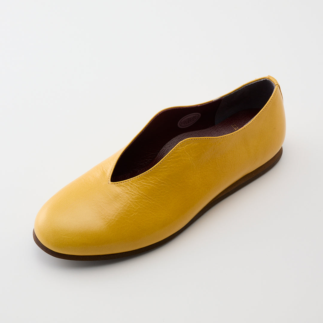 GRACE | 4039｜VINTAGE YELLOW  アンティーク加工レザー Vカットフラットパンプス