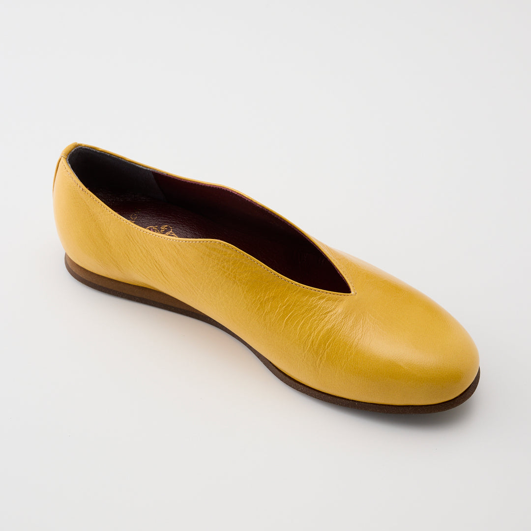 GRACE | 4039｜VINTAGE YELLOW  アンティーク加工レザー Vカットフラットパンプス