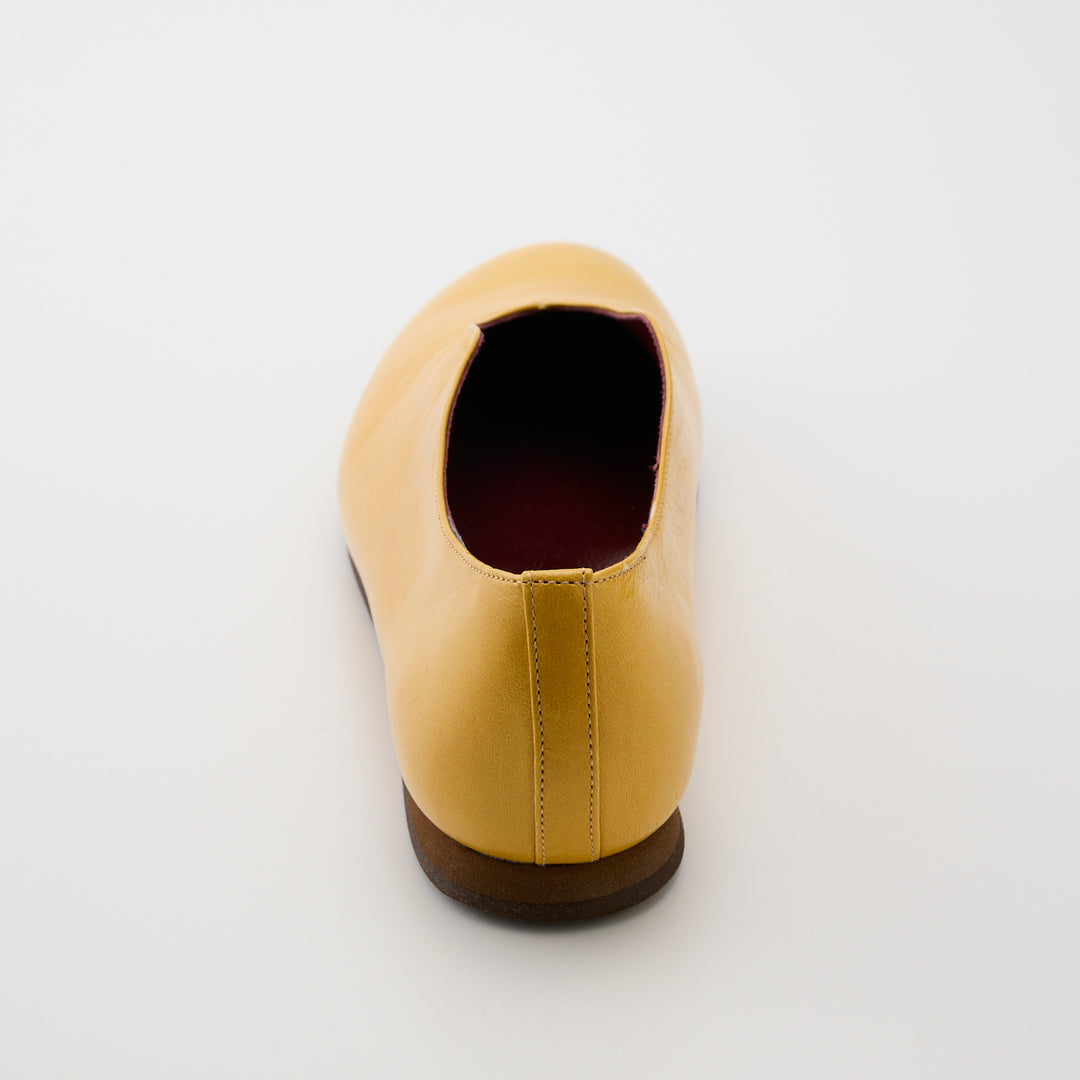 GRACE | 4039｜VINTAGE YELLOW  アンティーク加工レザー Vカットフラットパンプス