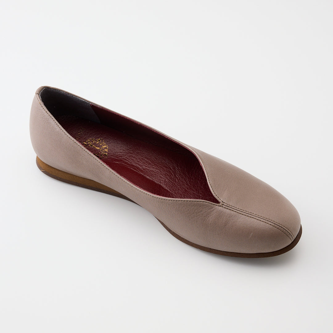 NINA | 3133｜GRAY 防水加工レザー アシンメトリー フラットパンプス