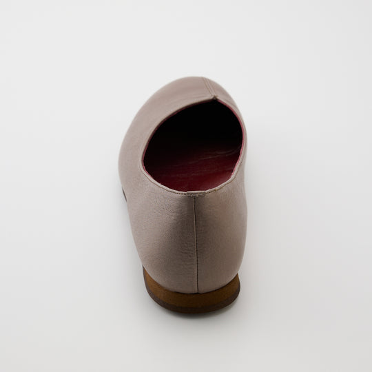 NINA | 3133｜GRAY 防水加工レザー アシンメトリー フラットパンプス