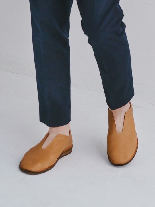 BENOIT for MEN | 8087M｜BEIGE ソフトシュリンクレザー  Vカットパンプス